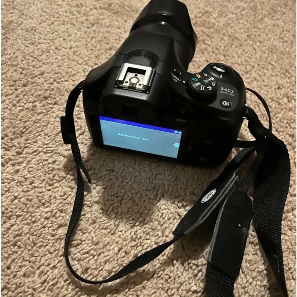 Sony  Black Digital Camera - Picture 3 of 6